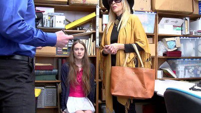 Even Her Grandma Can’T Help Her – Erica Lauren, Samantha Hayes