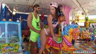 Horny Babe With Big Сlit Does A Lot Of Squirt –  Franceska Jaimes
