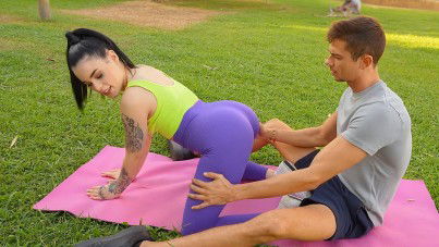 She’S Fine With A Hard Stretching – Saba Lapiedra