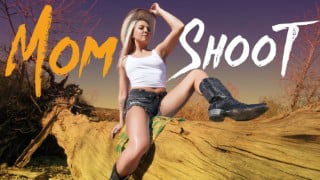 [MomShoot] Heather Hendrix (A Cowgirl in Distress)