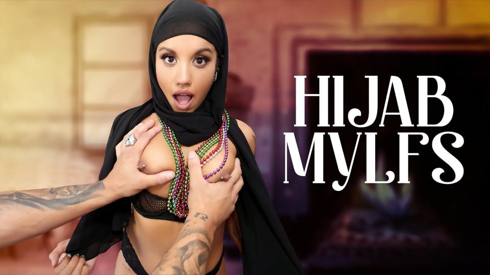 [HijabMylfs] Nina White (Nina’s First Mardi Gras)
