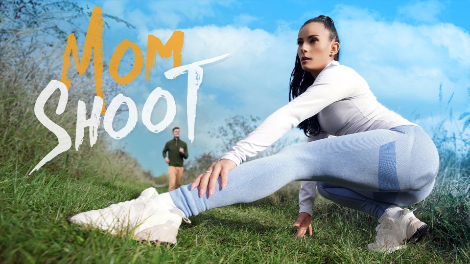[MomShoot] Lexi Dona (Pulling More Than Hamstrings)