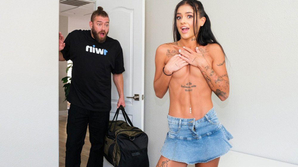 [BrazzersExxtra] Ryan Reid (Horny House Sitter Hits The Jackpot)