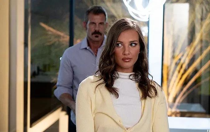 Jewel Diamant Fucked Hard in Bedroom - Creampie and Squirting Action